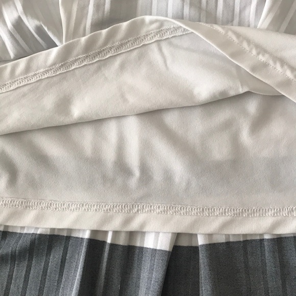 Pleated H&M skirt - Picture 3 of 3